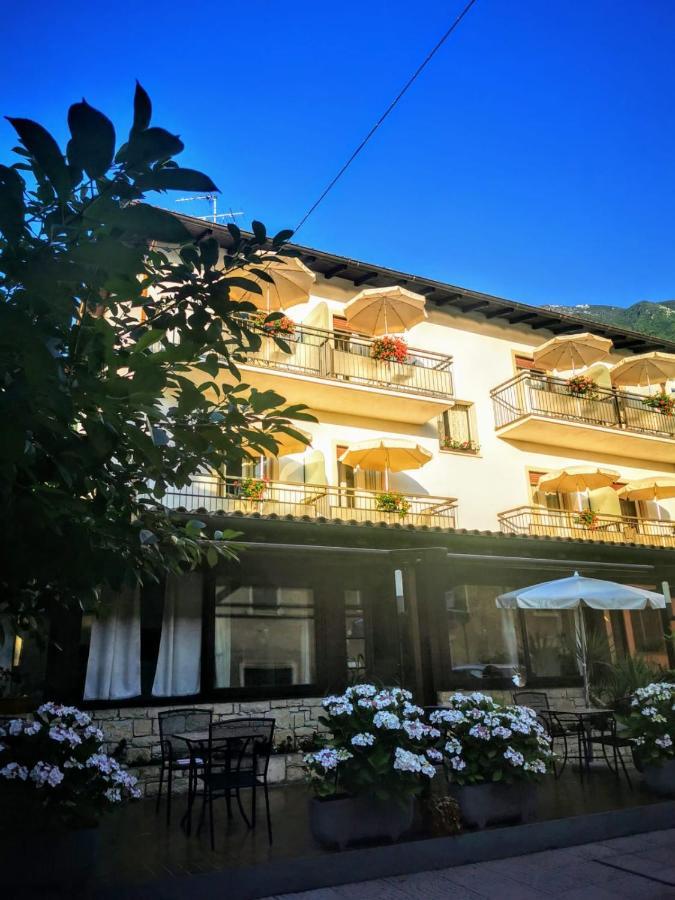 Albergo Al Pescatore Brenzone sul Garda Exterior photo