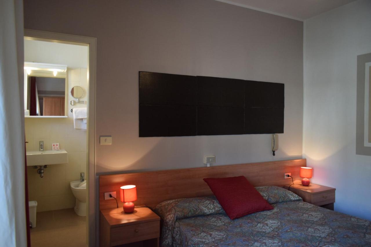 Albergo Al Pescatore Brenzone sul Garda Exterior photo