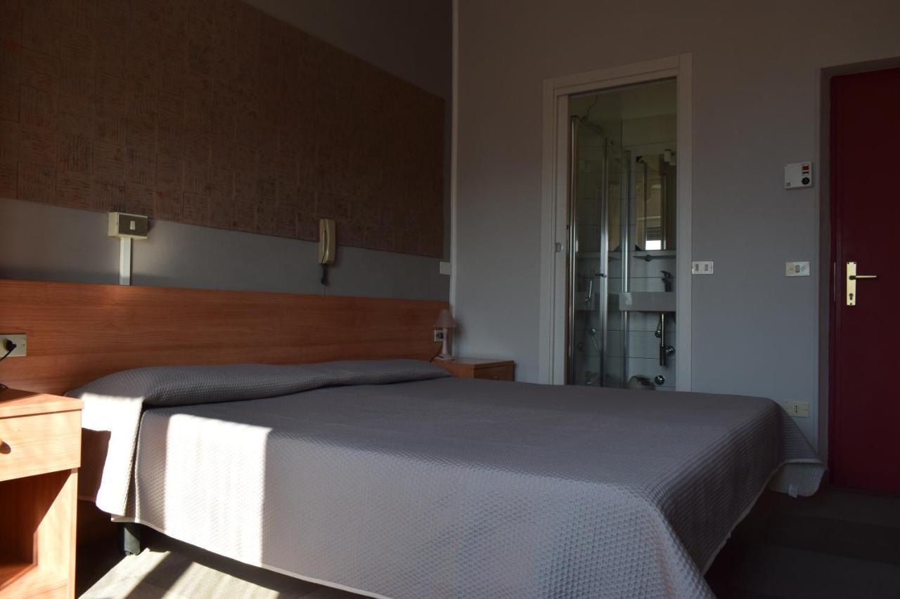 Albergo Al Pescatore Brenzone sul Garda Exterior photo