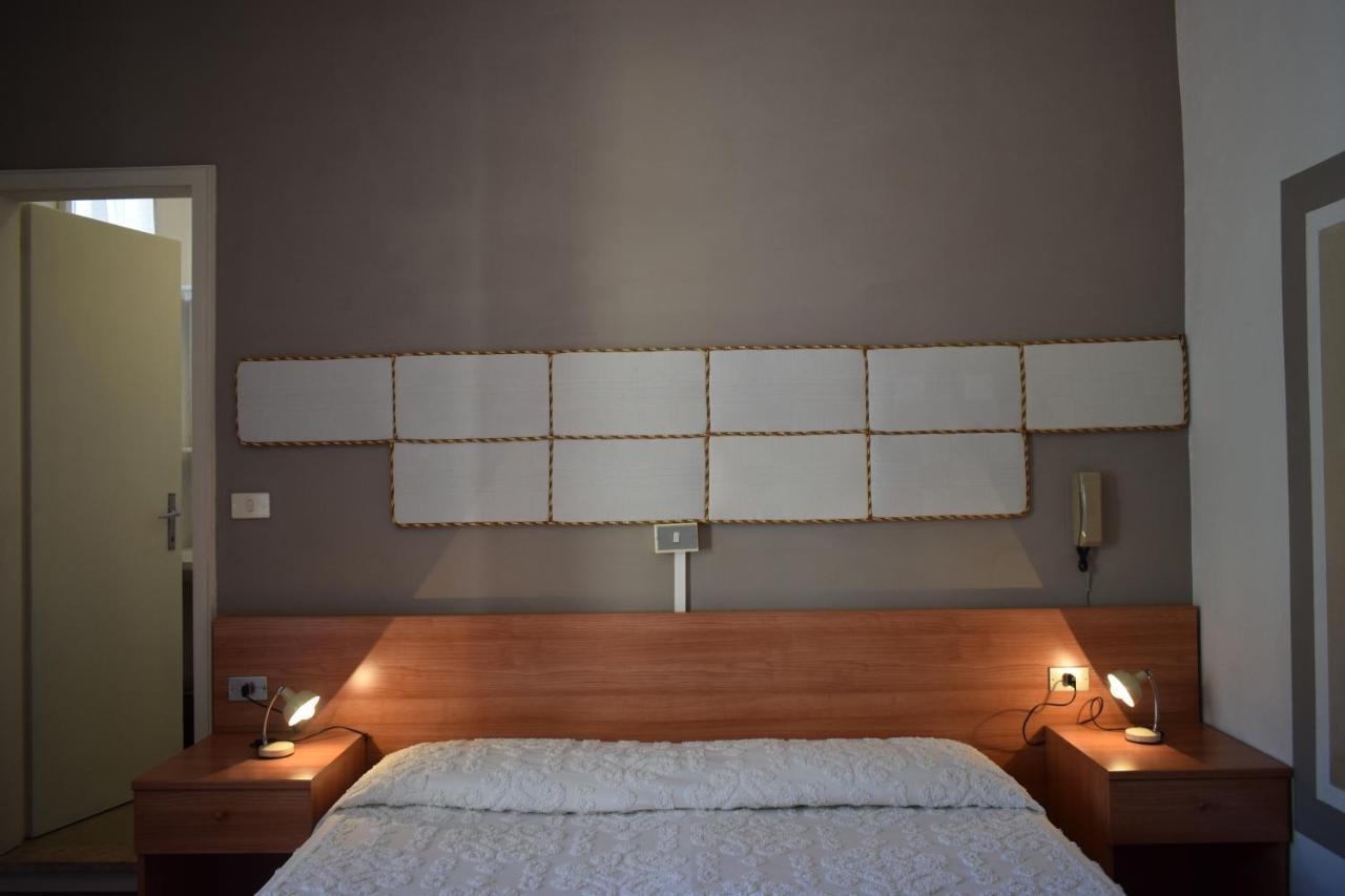 Albergo Al Pescatore Brenzone sul Garda Exterior photo