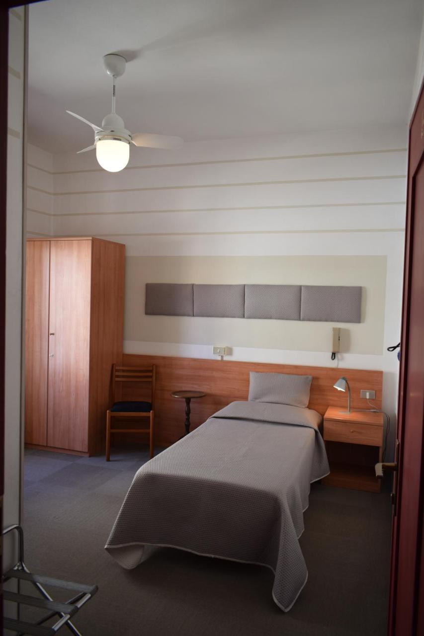 Albergo Al Pescatore Brenzone sul Garda Exterior photo