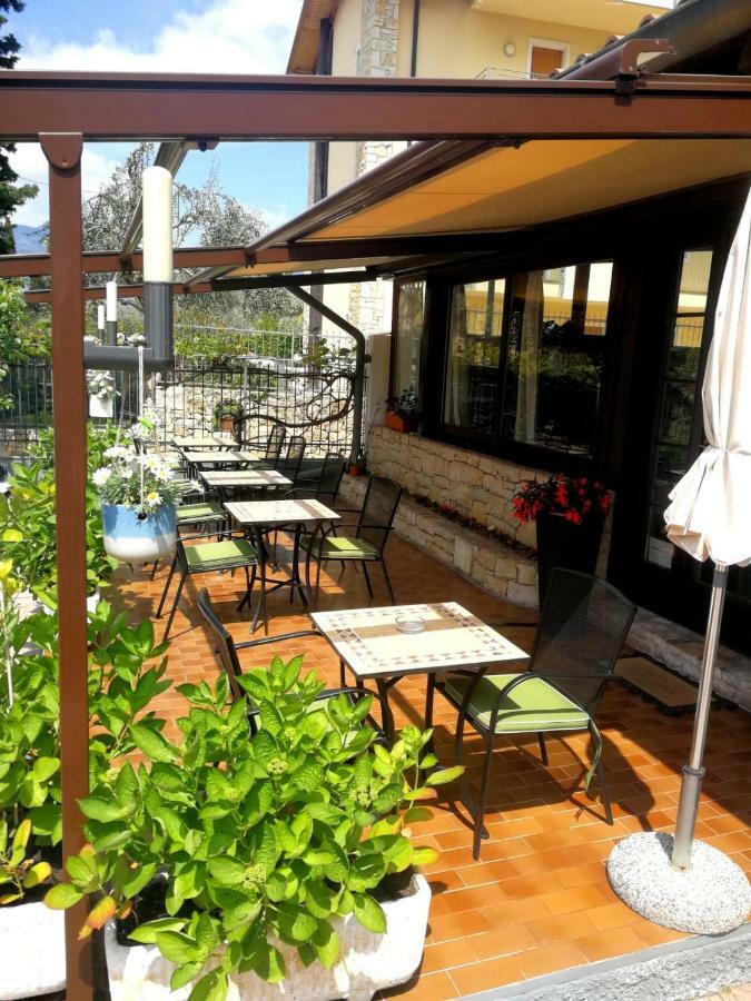 Albergo Al Pescatore Brenzone sul Garda Exterior photo