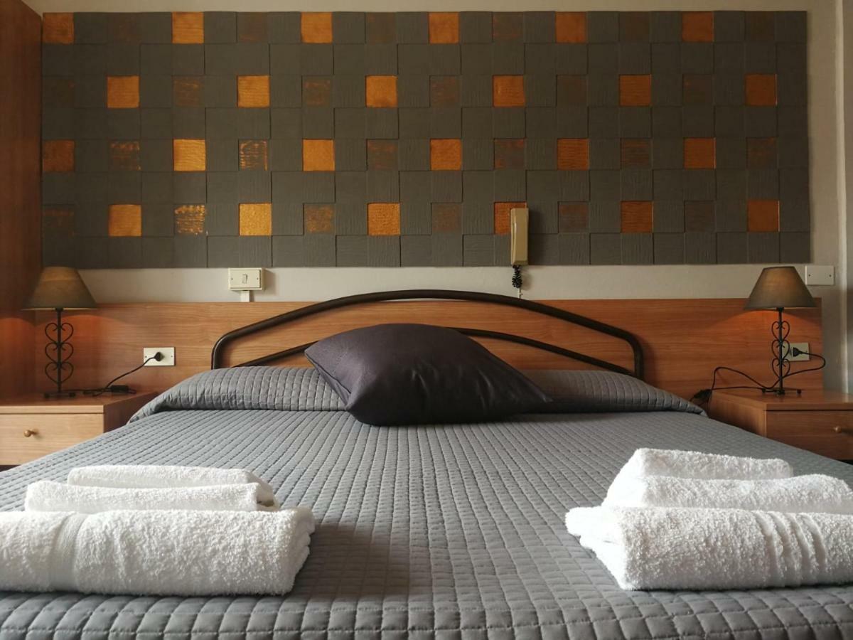 Albergo Al Pescatore Brenzone sul Garda Exterior photo