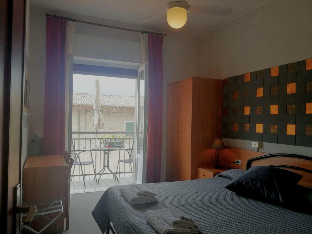 Albergo Al Pescatore Brenzone sul Garda Exterior photo